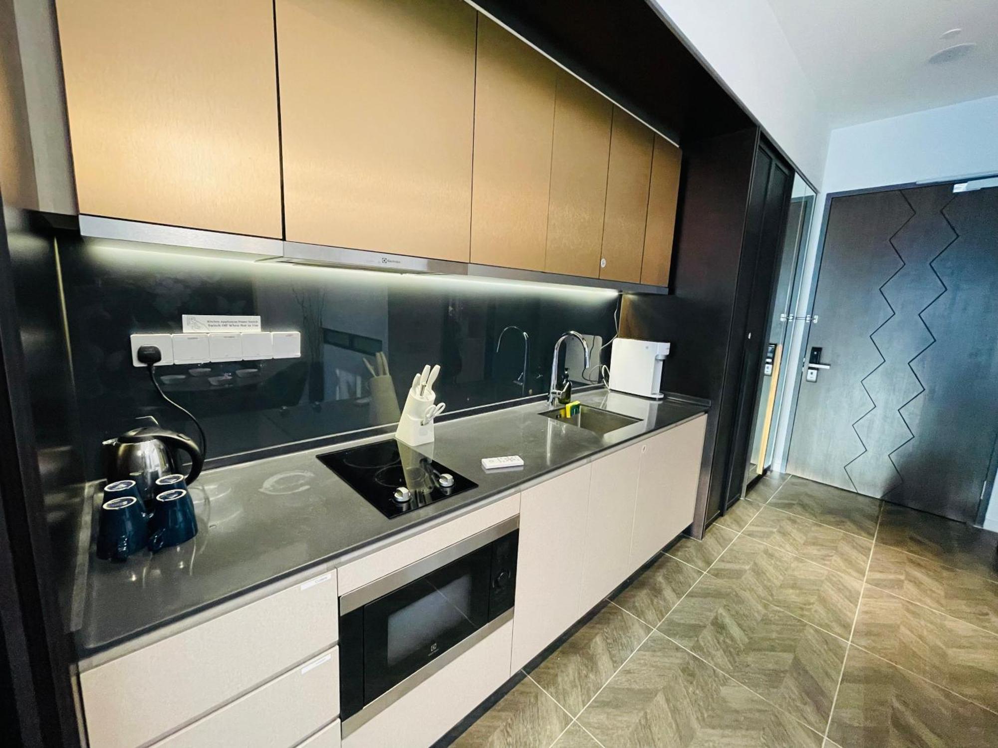 Scarletz Suites Klcc By Gc Luxury Suites 쿠알라룸푸르 외부 사진