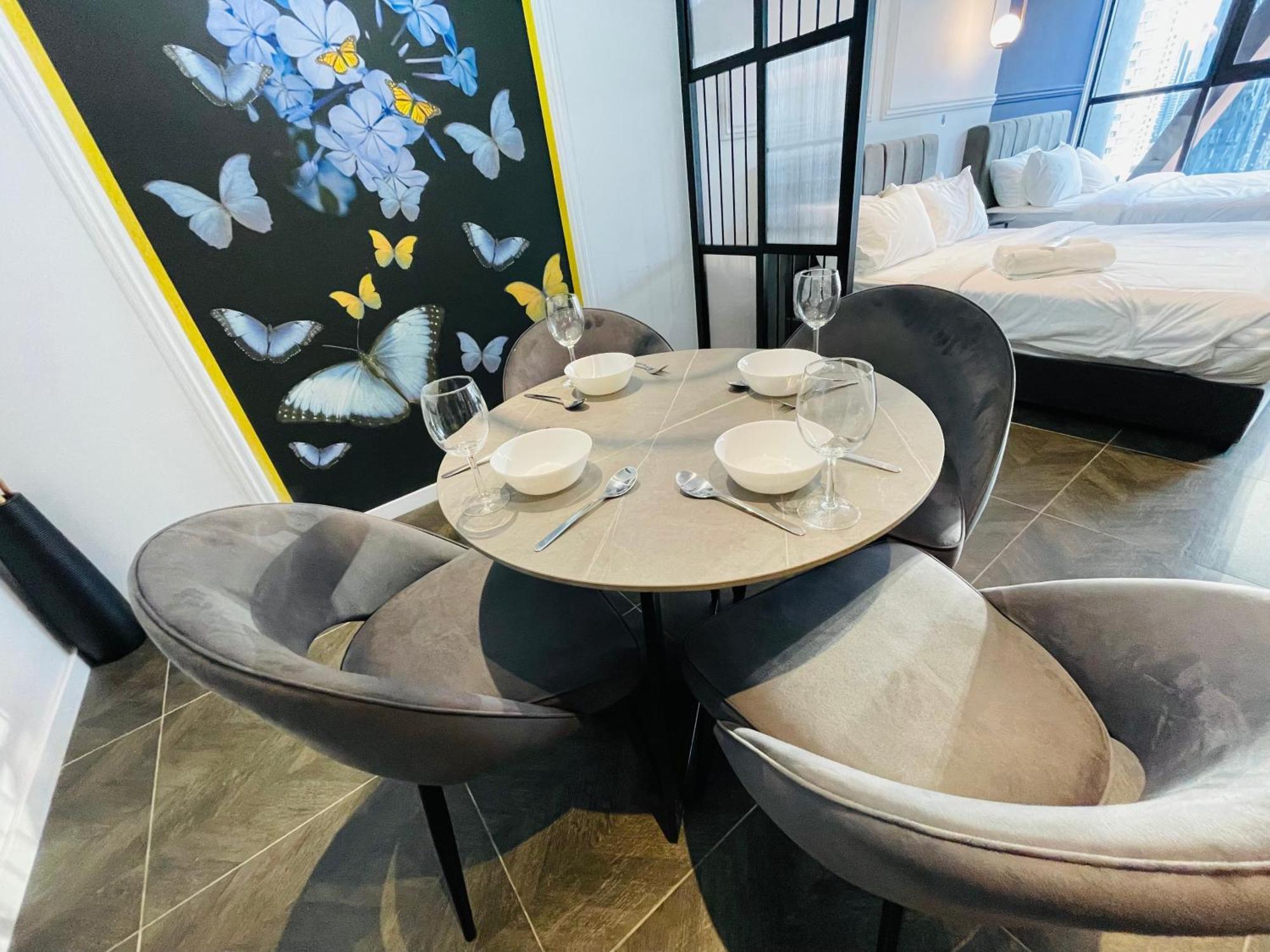Scarletz Suites Klcc By Gc Luxury Suites 쿠알라룸푸르 외부 사진